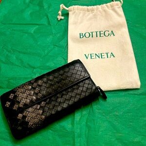 Bottega Veneta Black and Brown Woven Wallet